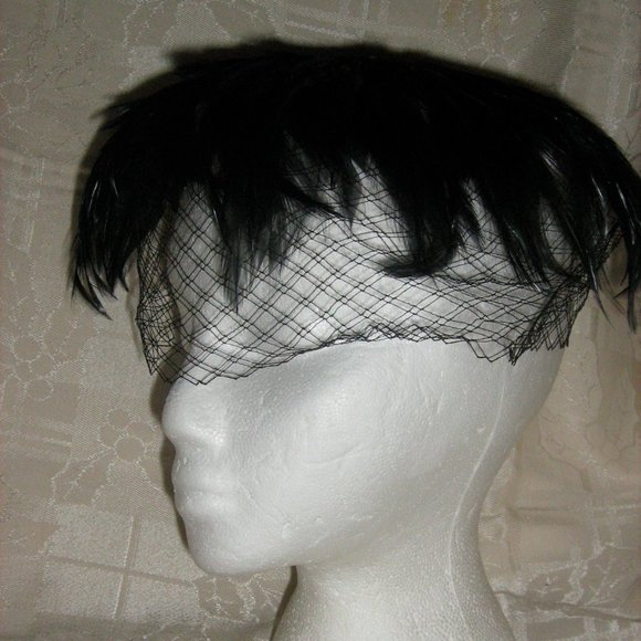 Vintage Black Veil Hat with Feather Embellishment - Picture 5 of 6